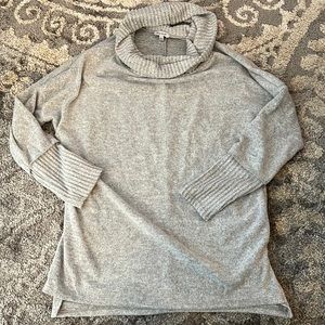 White Birch grey fleece top, size L EUC!